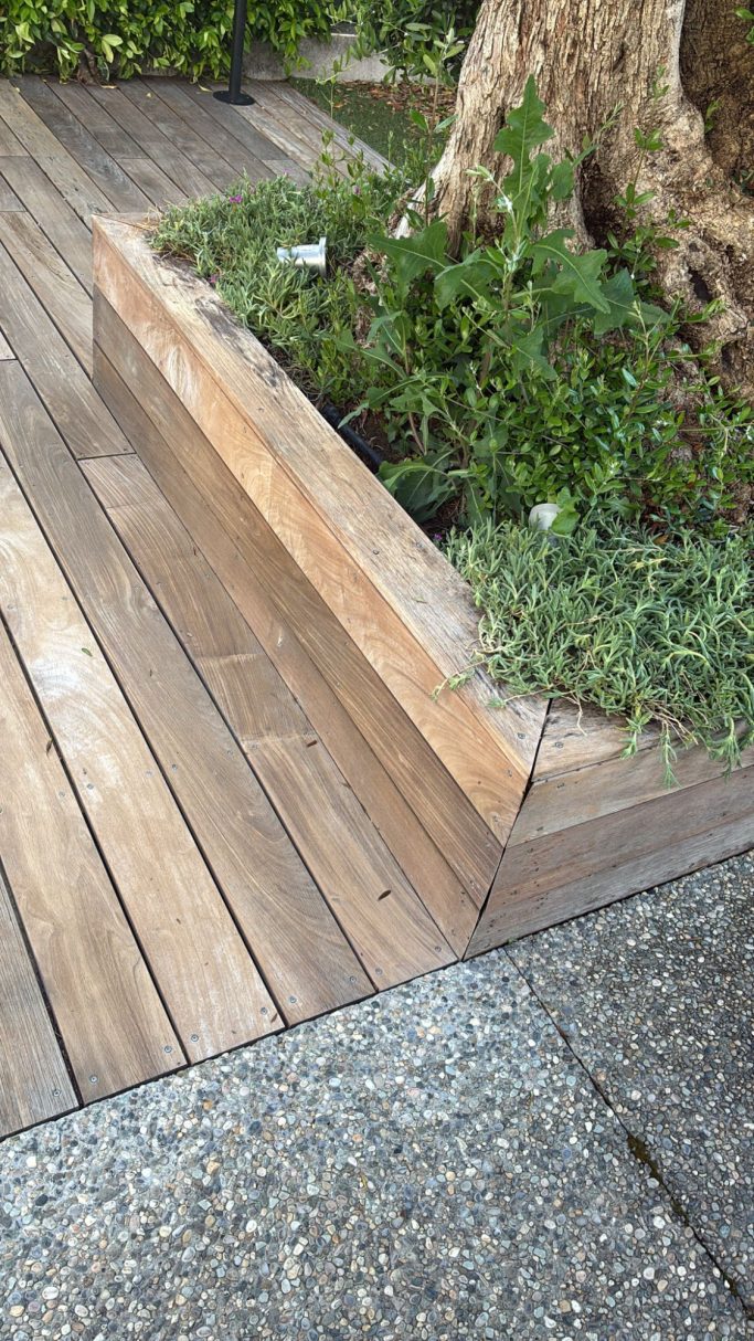 Nettoyage d'une terrasse en bois exotique à Romans sur Isère