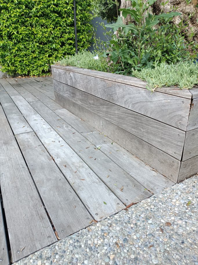 Nettoyage d'une terrasse en bois exotique à Romans sur Isère
