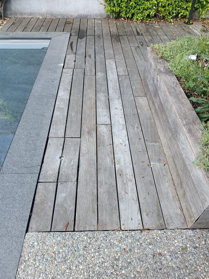 Nettoyage d'une terrasse en bois exotique à Romans sur Isère